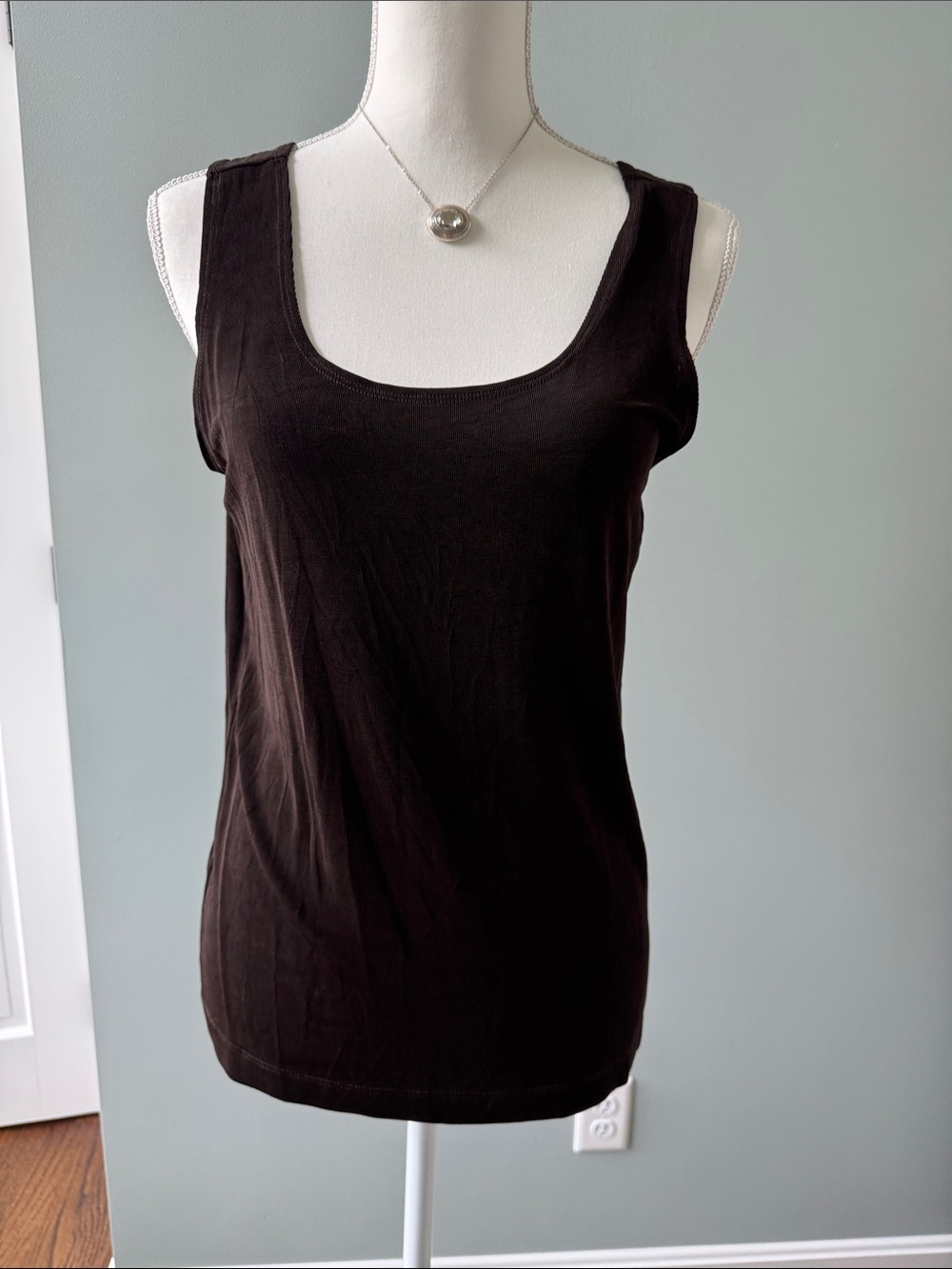 Chico's Travelers Dark Brown Scoop Neck Tank Top. Size 2